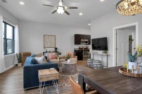 REFRESHING 2 bedroom, 3 bed Nashville condo w FREE Parking Near Restaurants
